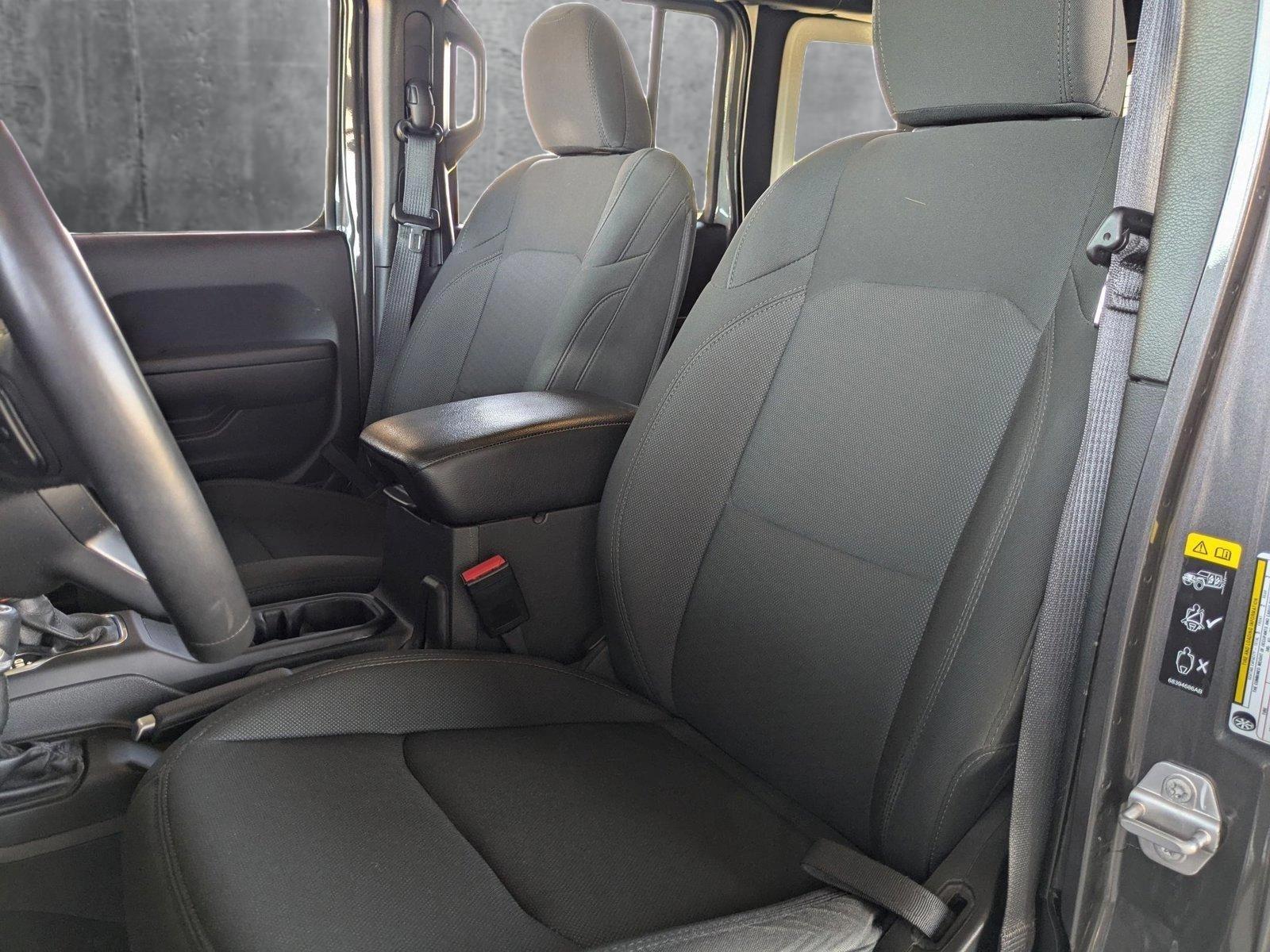 2022 Jeep Wrangler Vehicle Photo in Valencia, CA 91355