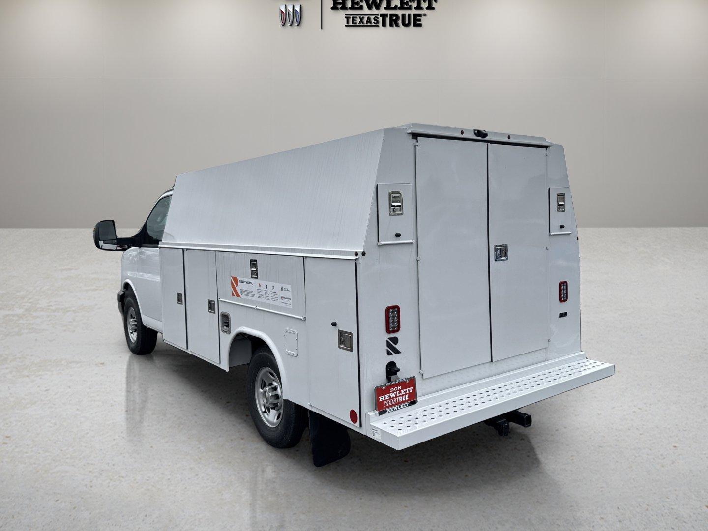 2025 Chevrolet Express Cutaway 3500 Vehicle Photo in GEORGETOWN, TX 78626-7508