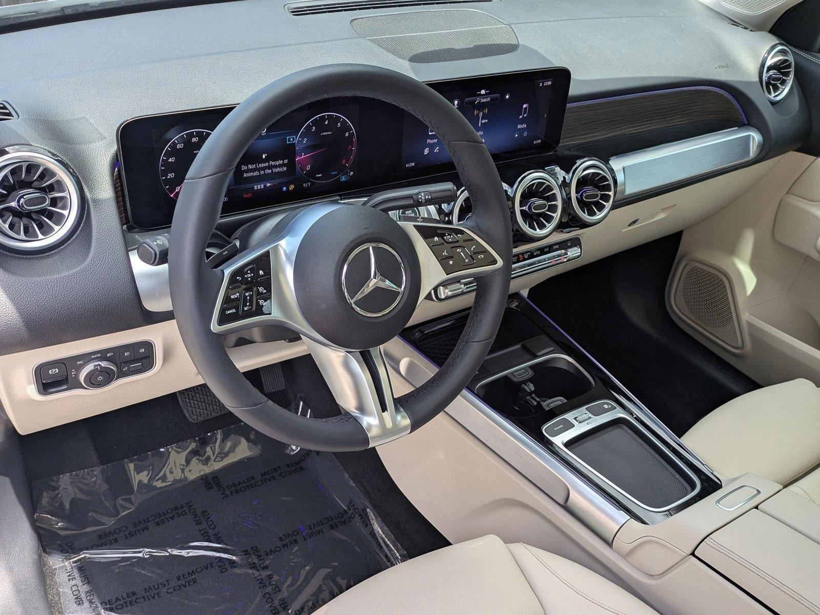 2025 Mercedes-Benz GLB Vehicle Photo in Sarasota, FL 34231