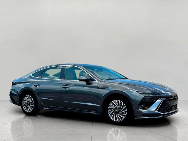 2025 Hyundai SONATA Hybrid Vehicle Photo in Green Bay, WI 54304
