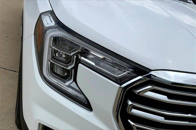 2024 GMC Terrain Vehicle Photo in TOPEKA, KS 66609-0000