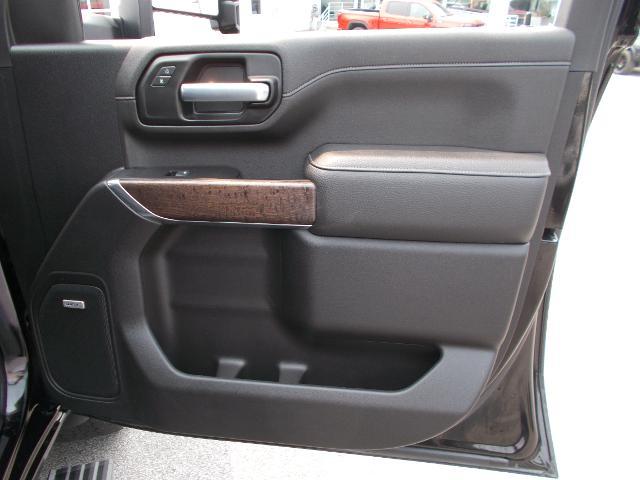 2023 GMC Sierra 2500 HD Vehicle Photo in LOWELL, MA 01852-4336