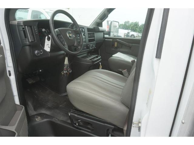 2023 Chevrolet Express Cutaway 4500 Vehicle Photo in ALCOA, TN 37701-3235