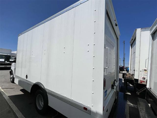 2023 Chevrolet Express Cutaway 4500 Vehicle Photo in ALCOA, TN 37701-3235