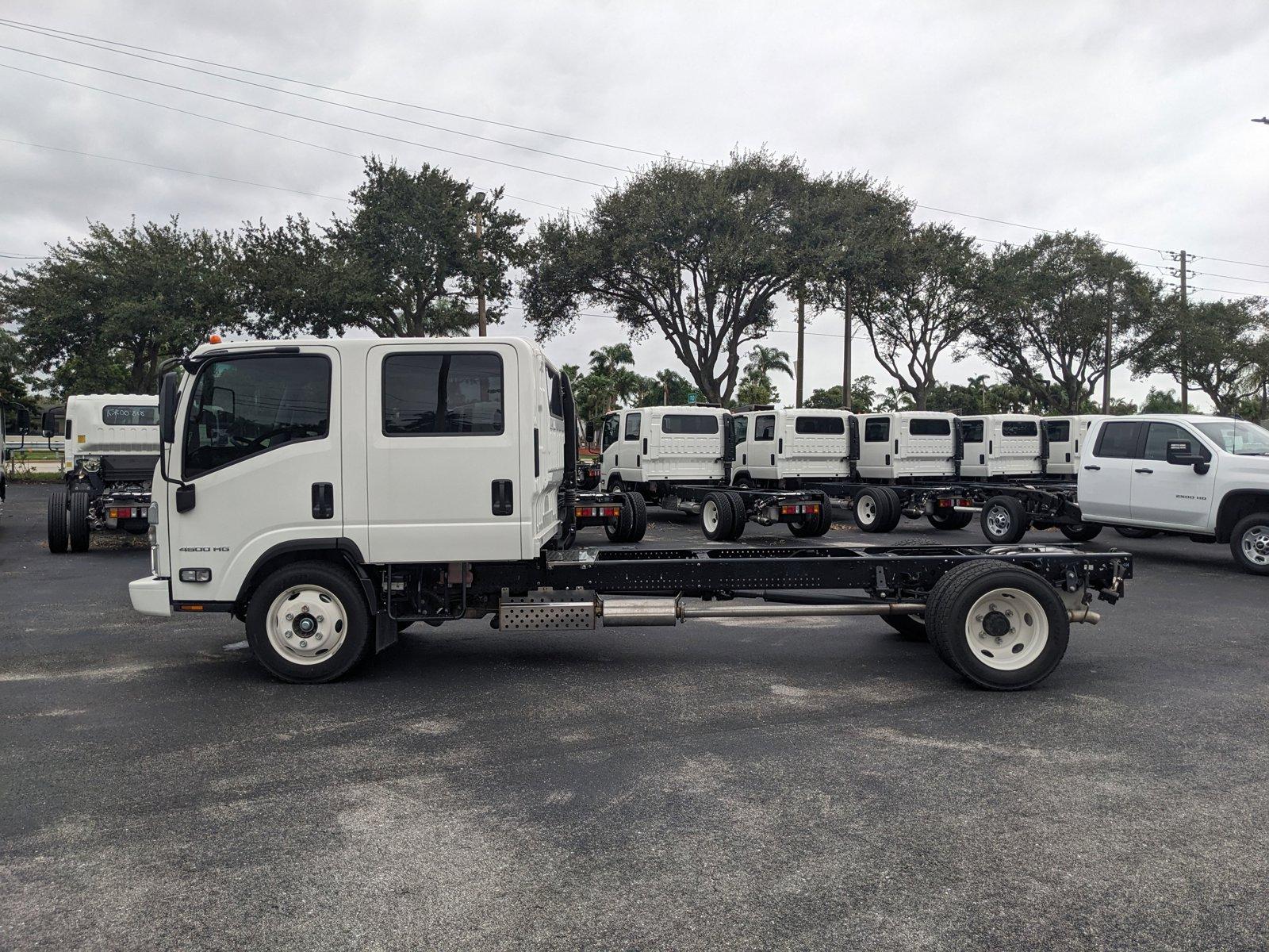 2024 Chevrolet Low Cab Forward 4500 Vehicle Photo in GREENACRES, FL 33463-3207