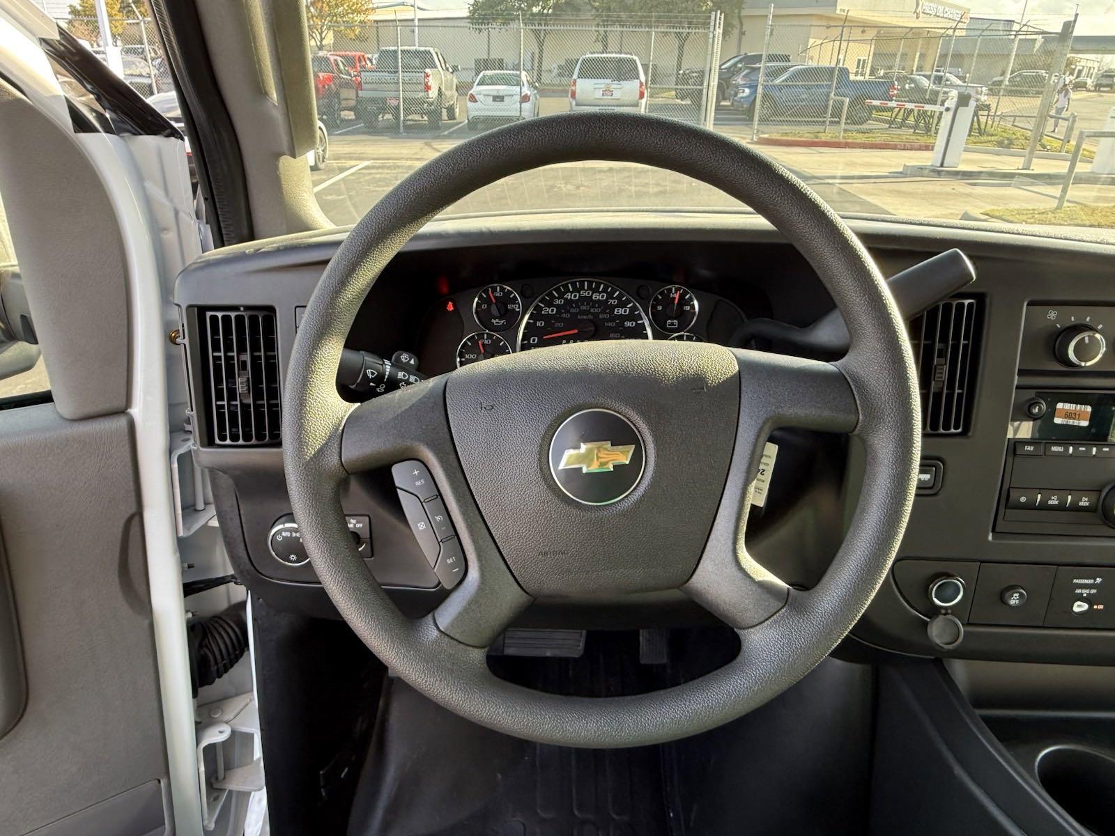 2024 Chevrolet Express Cutaway 3500 Vehicle Photo in GEORGETOWN, TX 78626-7508