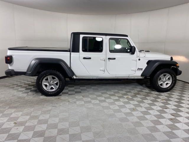 2020 Jeep GLAD Vehicle Photo in MEDINA, OH 44256-9001