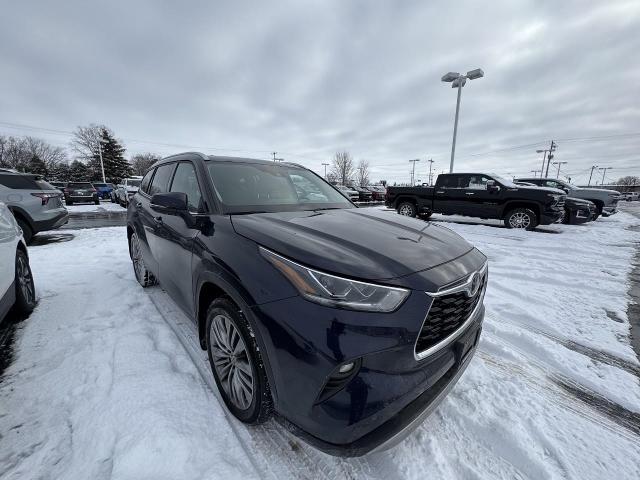 2020 Toyota Highlander Vehicle Photo in NEENAH, WI 54956-2243