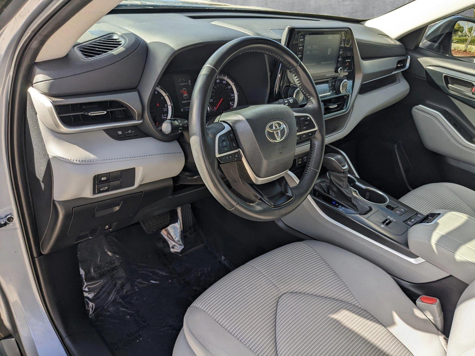 2022 Toyota Highlander Vehicle Photo in Davie, FL 33331