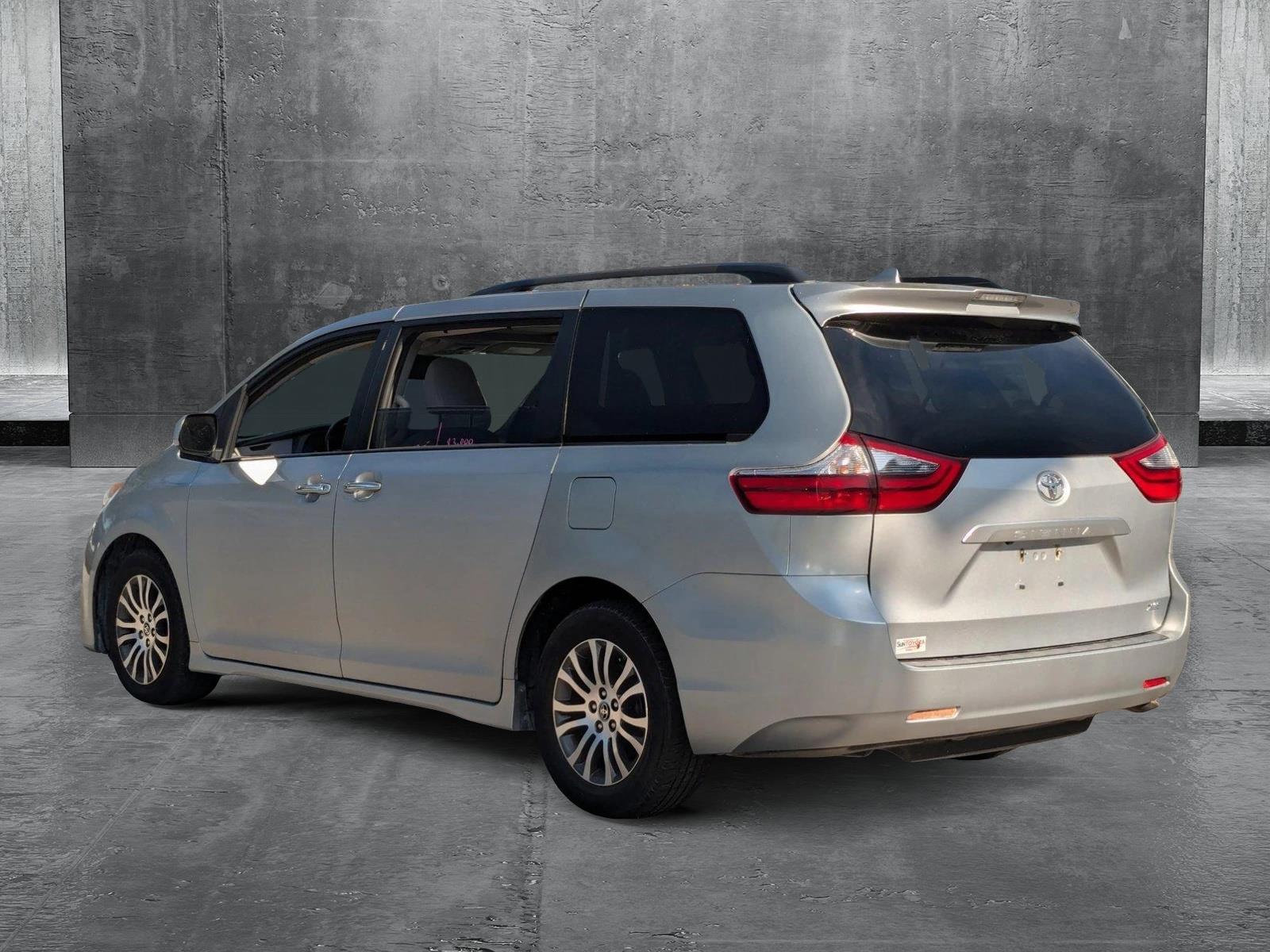 2020 Toyota Sienna Vehicle Photo in St. Petersburg, FL 33713