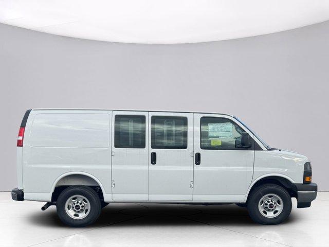 2025 GMC Savana Cargo 2500 Vehicle Photo in LEOMINSTER, MA 01453-2952