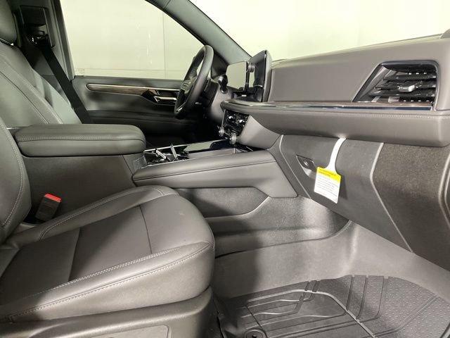 2025 Chevrolet Suburban Vehicle Photo in PHOENIX, AZ 85014-3381