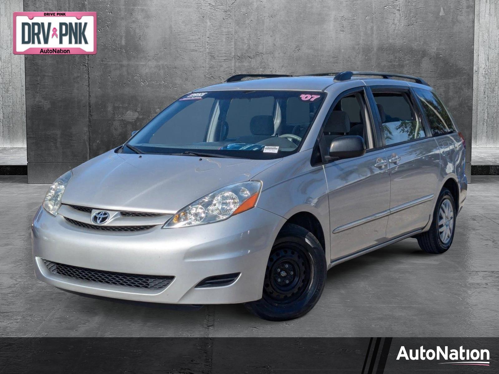 2007 Toyota Sienna Vehicle Photo in Tampa, FL 33614