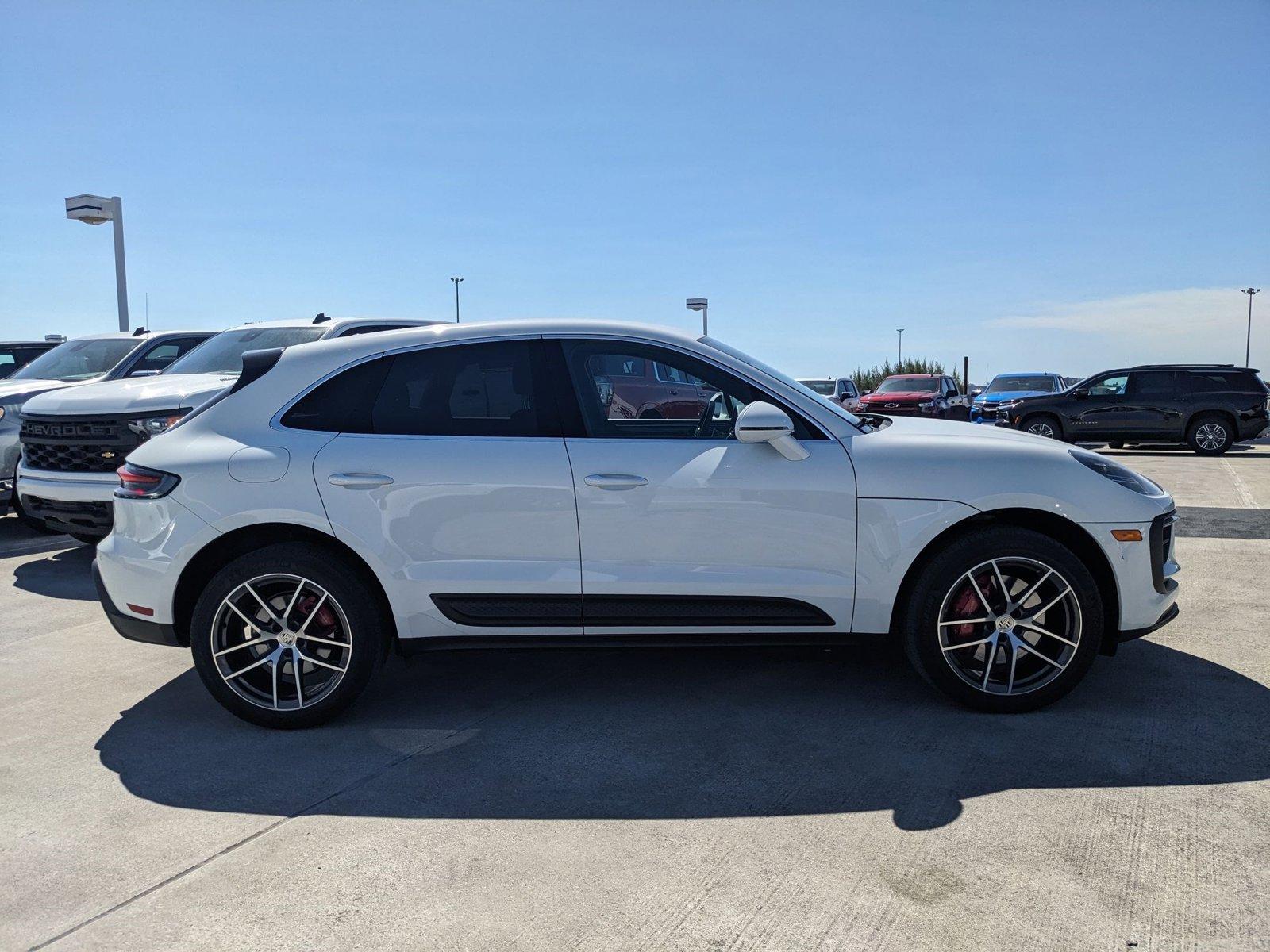 2022 Porsche Macan Vehicle Photo in MIAMI, FL 33172-3015