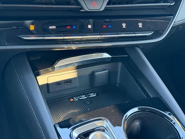 2025 Buick Envision Vehicle Photo in COLUMBIA, MO 65203-3903