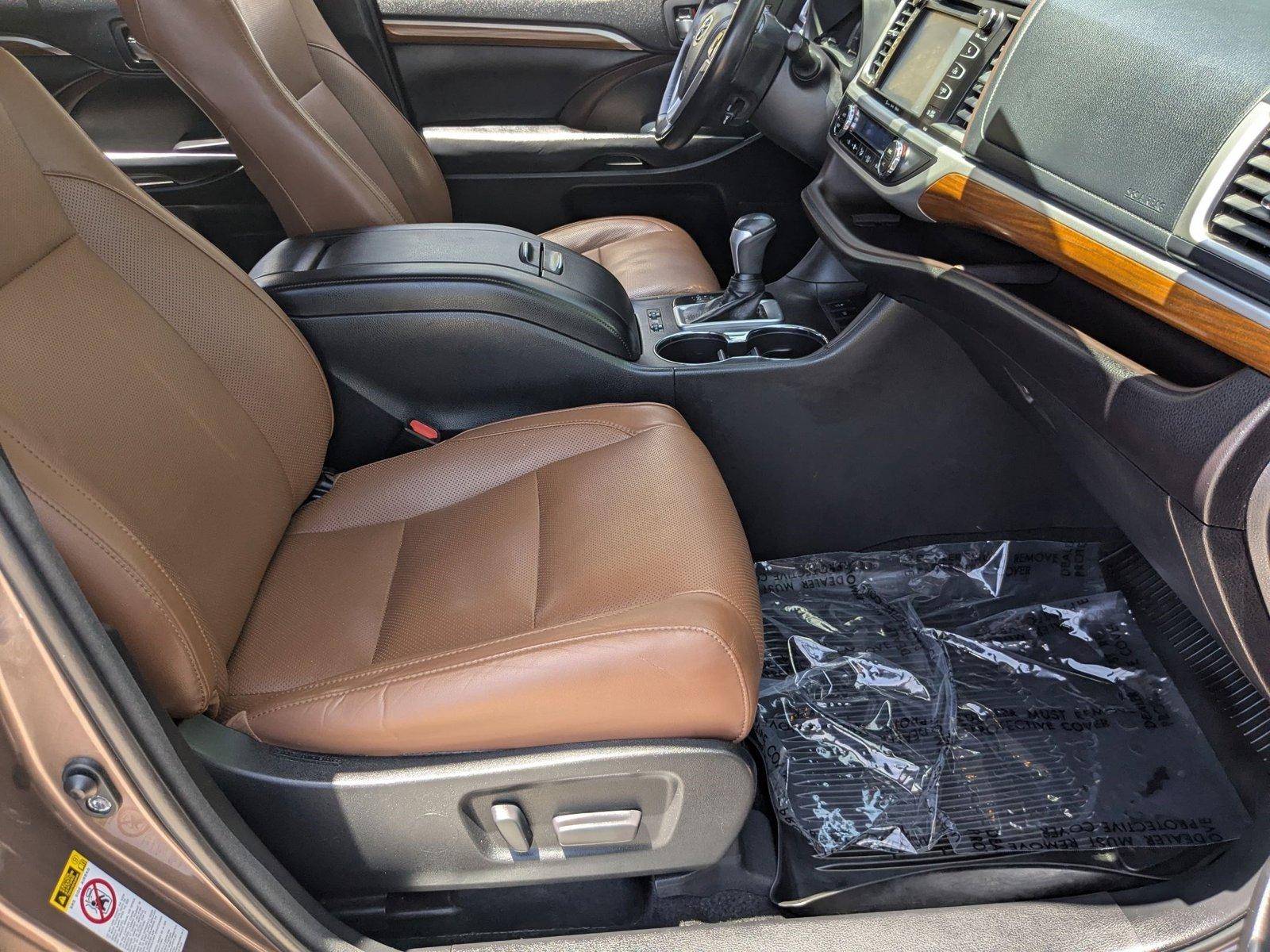2018 Toyota Highlander Vehicle Photo in Tampa, FL 33614