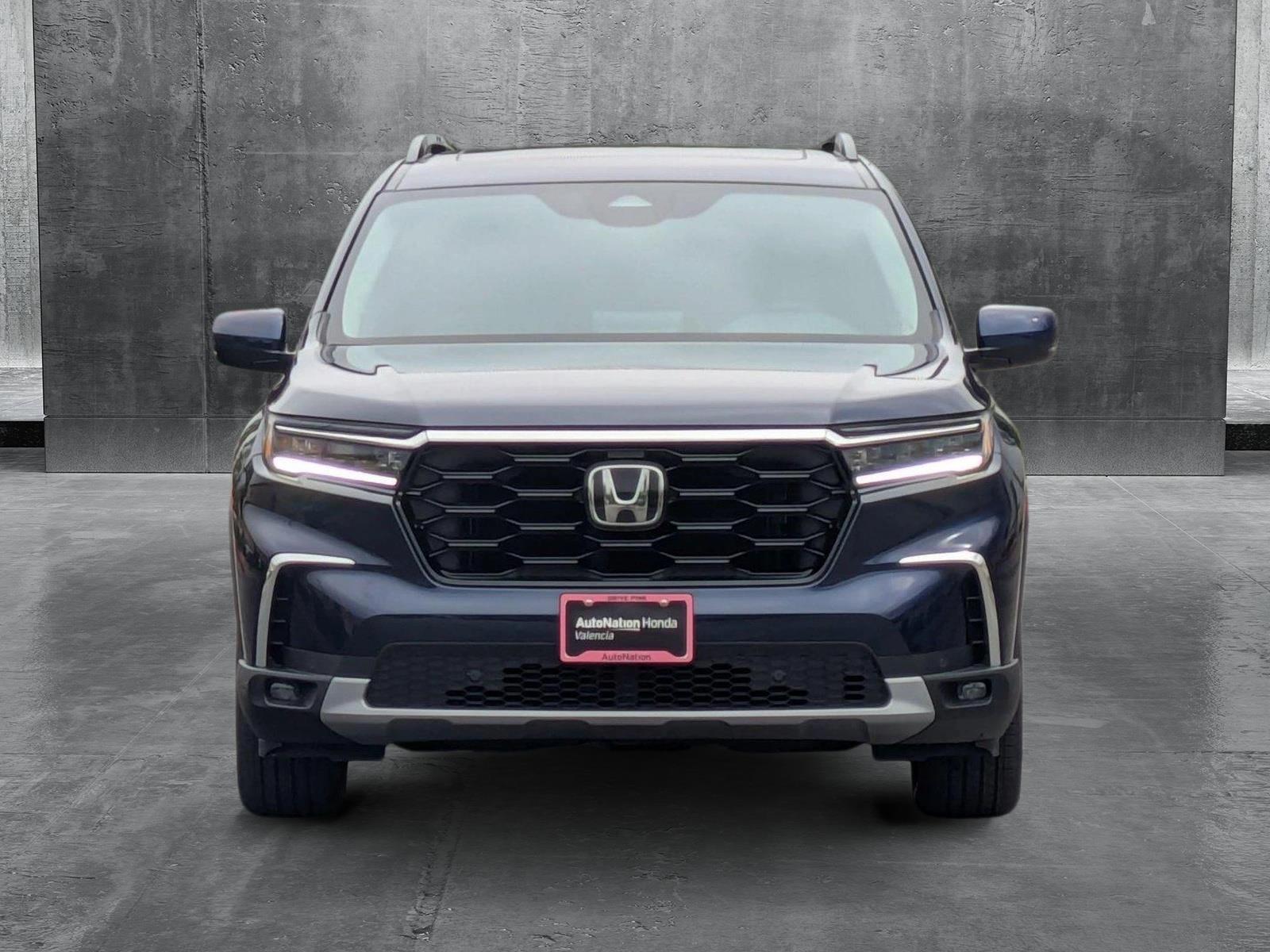 2025 Honda Pilot Vehicle Photo in Valencia, CA 91355-1794
