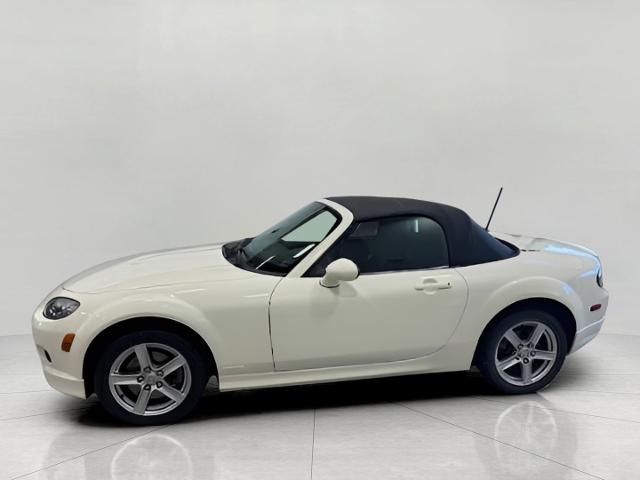 2006 Mazda MX-5 Miata Vehicle Photo in Appleton, WI 54913