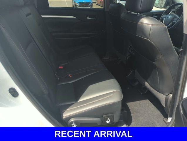 2019 Toyota Highlander Vehicle Photo in Merrillville, IN 46410