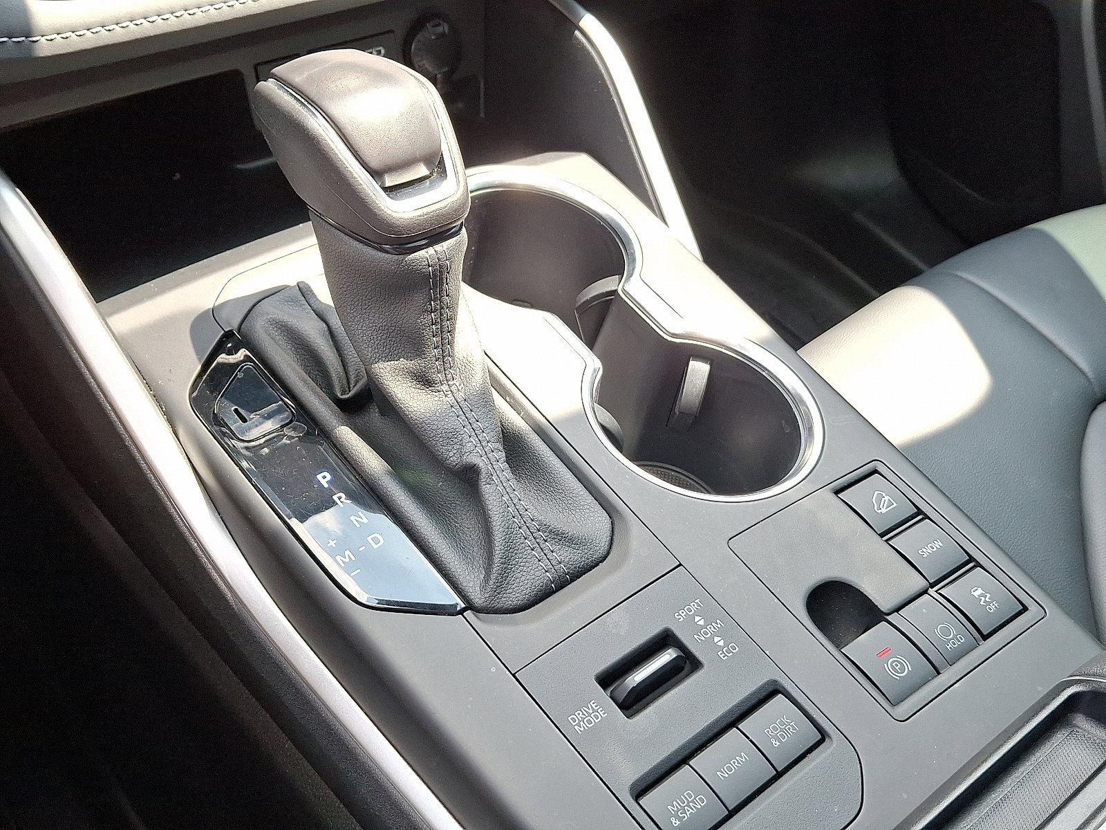 2024 Toyota Highlander Vehicle Photo in Trevose, PA 19053