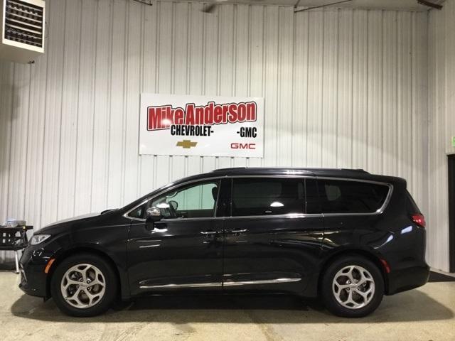 Used 2022 Chrysler Pacifica Limited with VIN 2C4RC1GGXNR153554 for sale in Logansport, IN