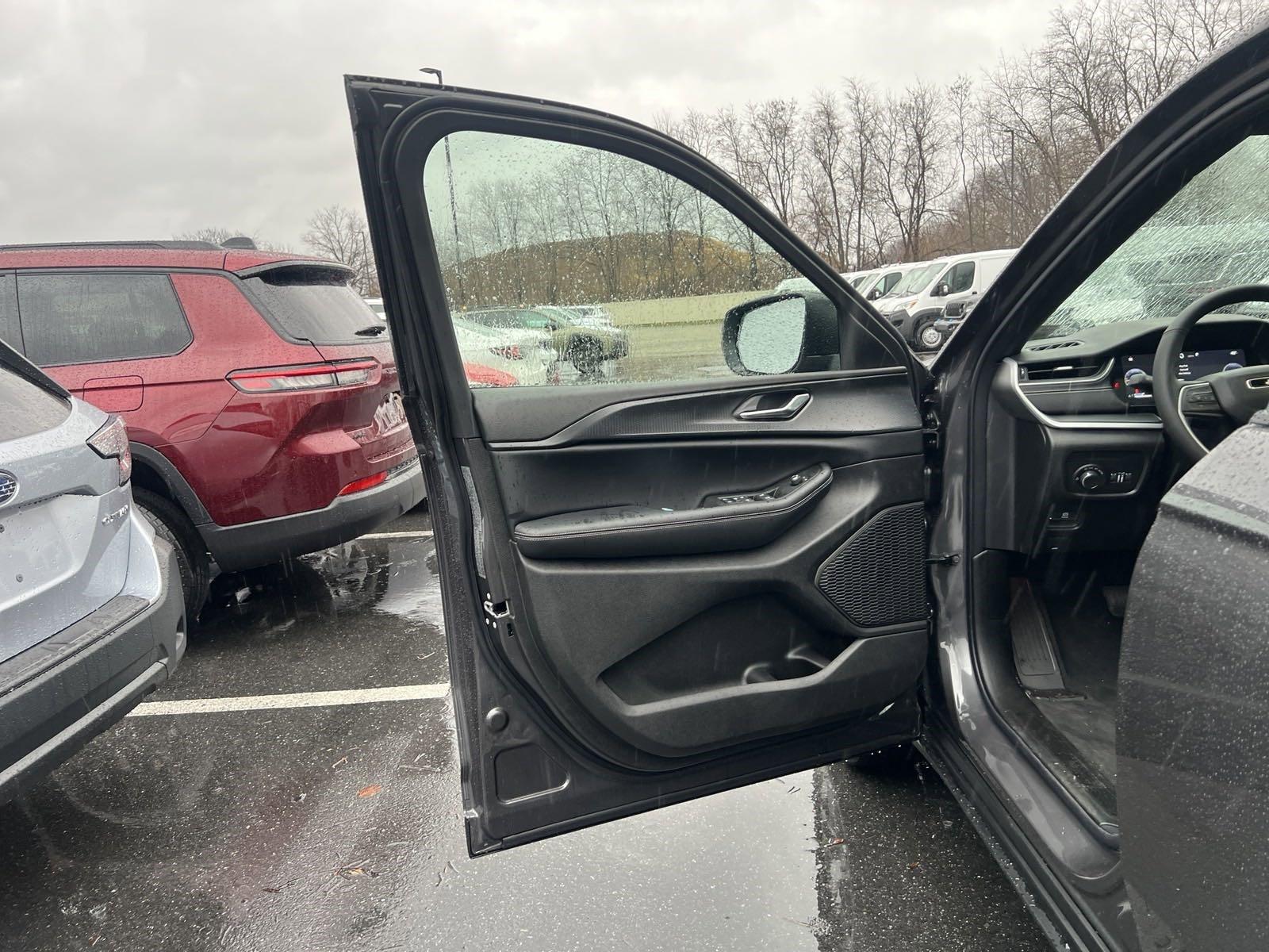 2025 Jeep Grand Cherokee L Vehicle Photo in Mechanicsburg, PA 17050-1707
