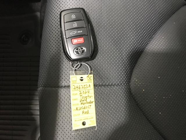 2024 Toyota Grand Highlander Vehicle Photo in GREEN BAY, WI 54303-3330