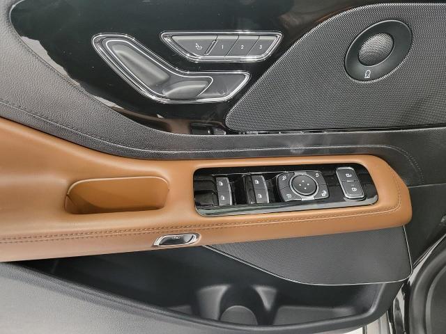 2021 Lincoln Aviator Vehicle Photo in Neenah, WI 54956