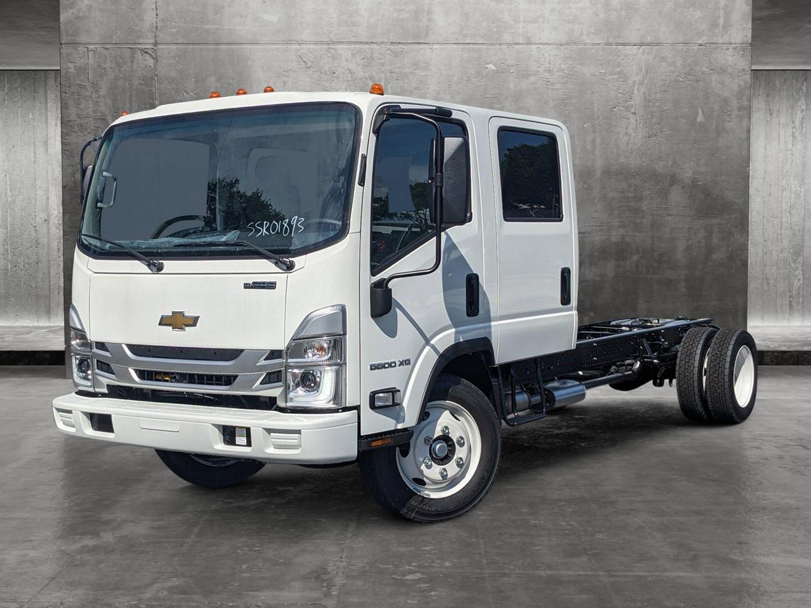 2025 Chevrolet Low Cab Forward 5500 XG Vehicle Photo in GREENACRES, FL 33463-3207