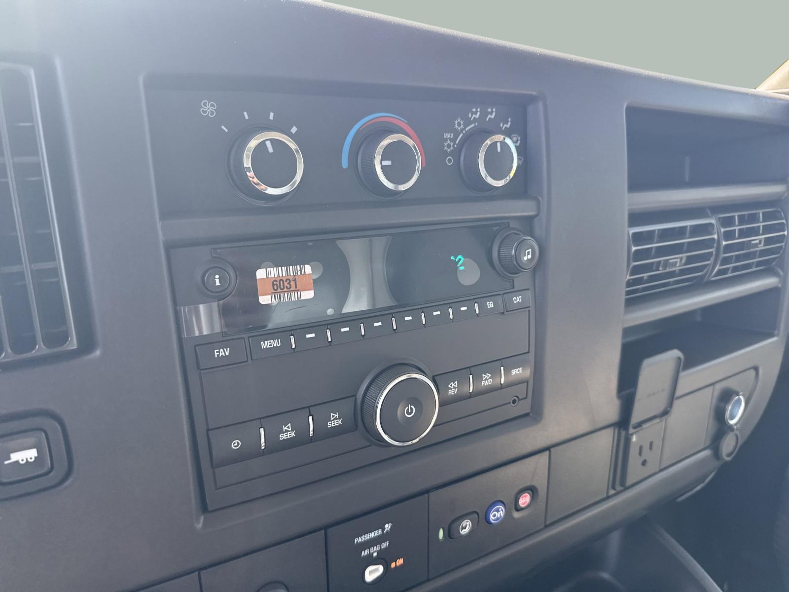 2025 Chevrolet Express Cutaway 3500 Vehicle Photo in GEORGETOWN, TX 78626-7508