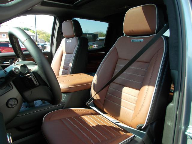 2025 GMC Sierra 1500 Vehicle Photo in LOWELL, MA 01852-4336