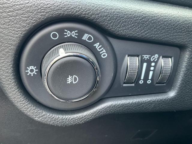 2025 Chrysler Pacifica Vehicle Photo in Kaukauna, WI 54130
