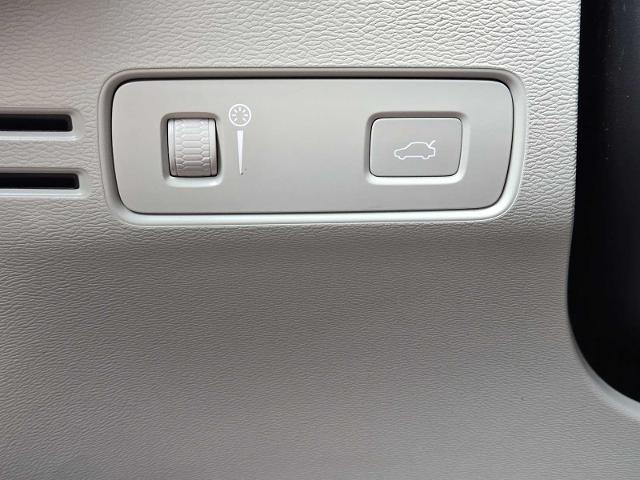 2022 Volvo XC40 Vehicle Photo in DENTON, TX 76210-9321