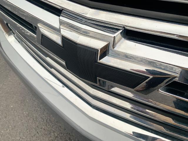 2019 Chevrolet Suburban Vehicle Photo in MOON TOWNSHIP, PA 15108-2571