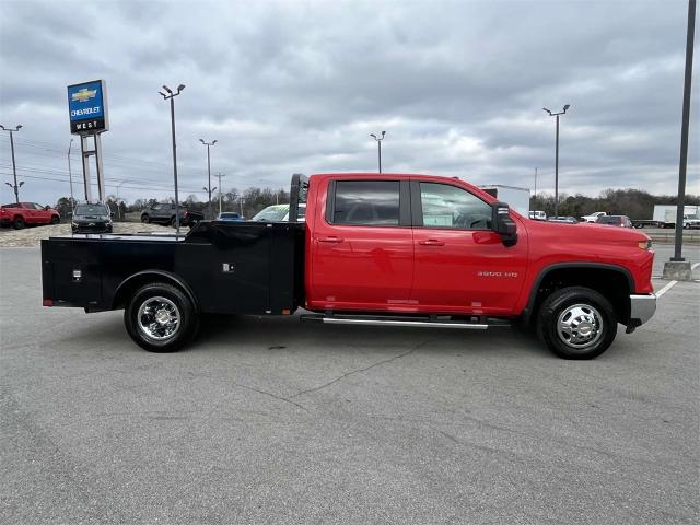 2024 Chevrolet Silverado 3500 HD Chassis Cab Vehicle Photo in ALCOA, TN 37701-3235