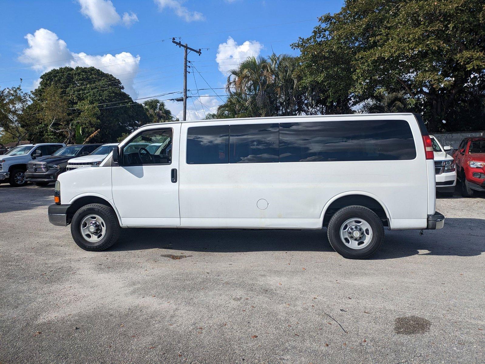 2015 Chevrolet Express Passenger Vehicle Photo in GREENACRES, FL 33463-3207