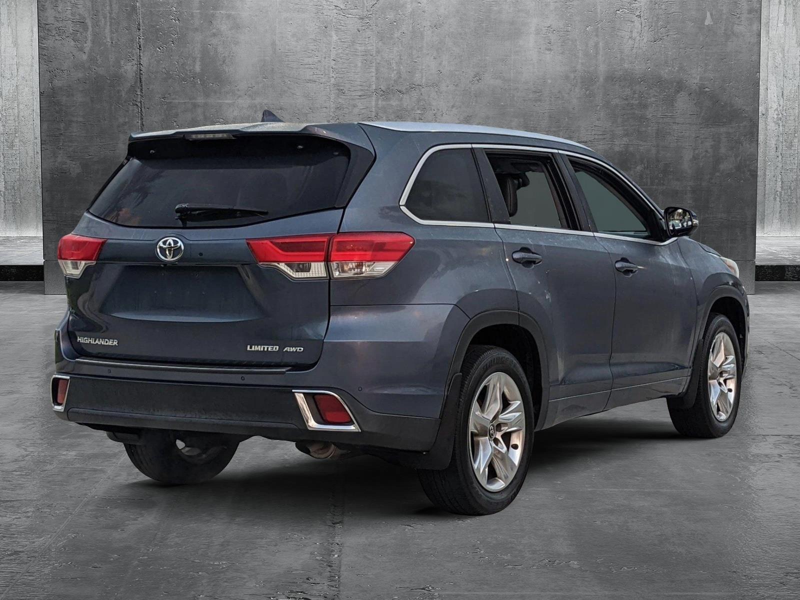 2019 Toyota Highlander Vehicle Photo in Davie, FL 33331