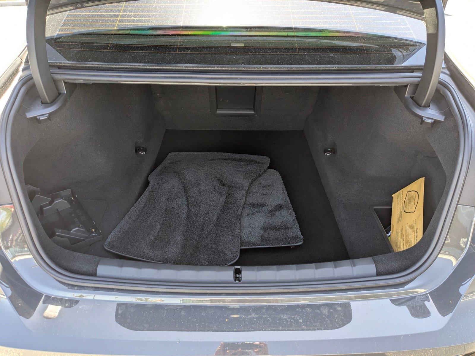 2024 BMW 760i xDrive Vehicle Photo in Valencia, CA 91355