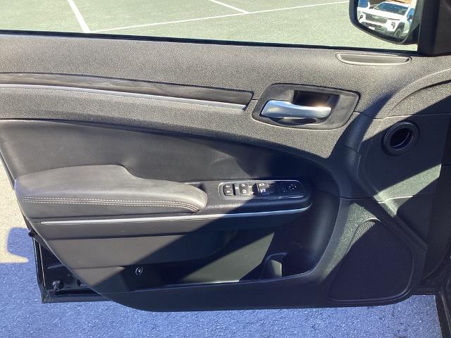 2022 Chrysler 300 Vehicle Photo in Gardner, MA 01440