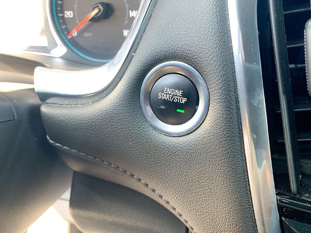 2022 Chevrolet Traverse Vehicle Photo in MOON TOWNSHIP, PA 15108-2571