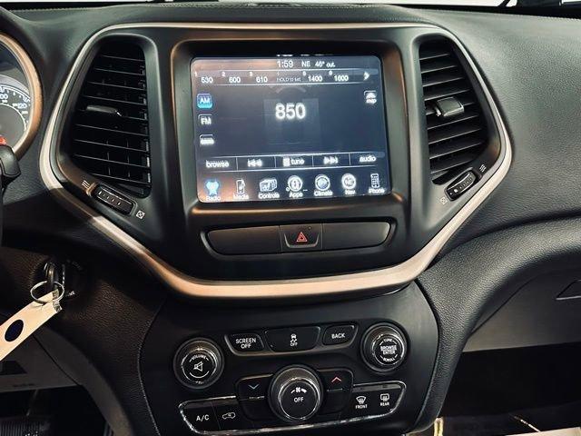 2017 Jeep Cherokee Vehicle Photo in MEDINA, OH 44256-9631