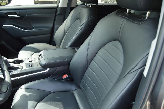 2024 Toyota Highlander Vehicle Photo in Houston, TX 77090