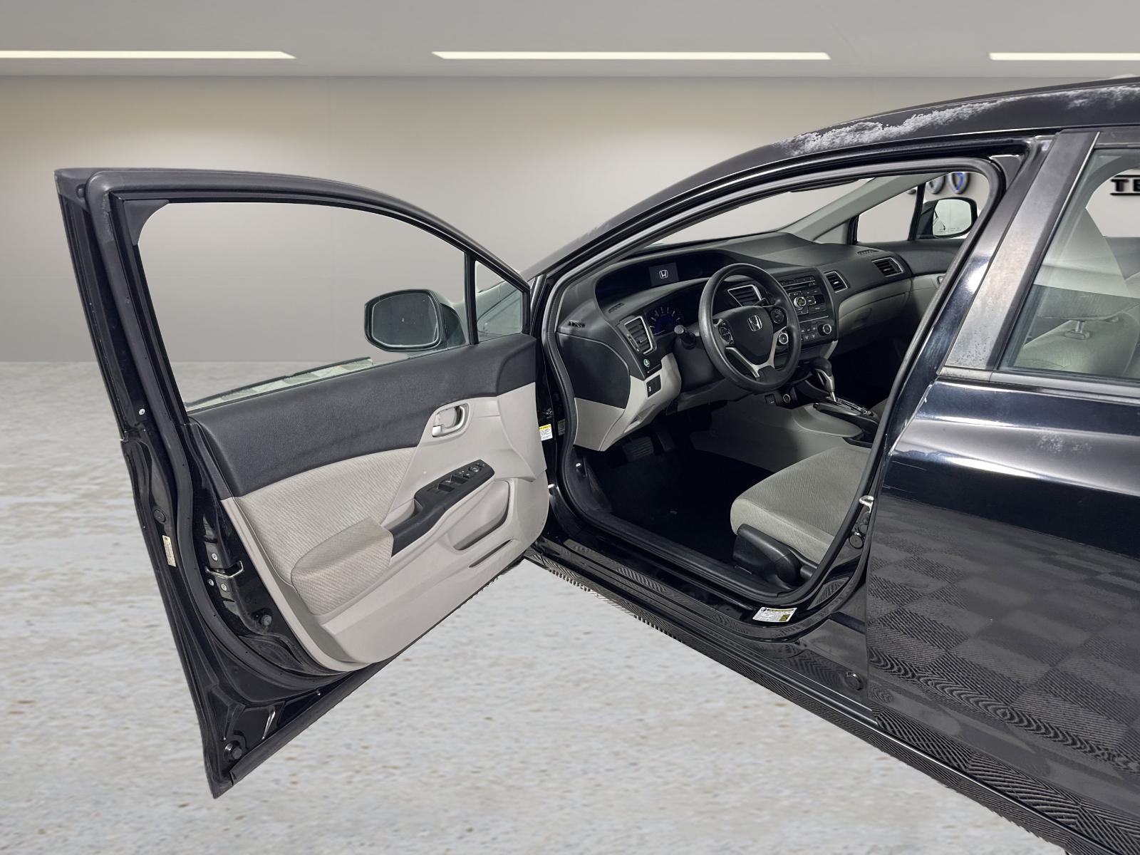 2013 Honda Civic Sdn Vehicle Photo in GEORGETOWN, TX 78626-7508