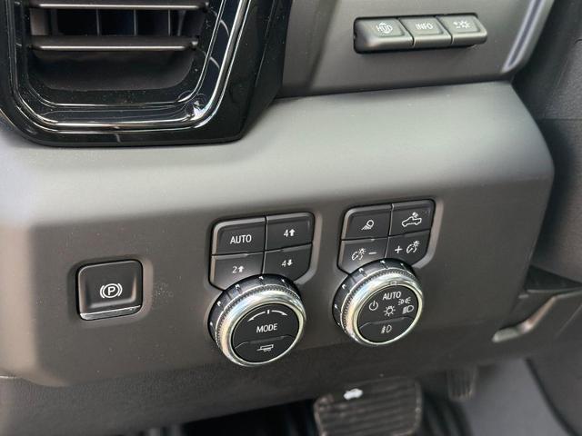 2025 GMC Sierra 2500 HD Vehicle Photo in COLUMBIA, MO 65203-3903