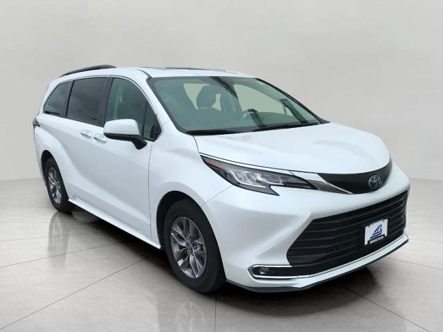 2023 Toyota Sienna Vehicle Photo in GREEN BAY, WI 54303-3330