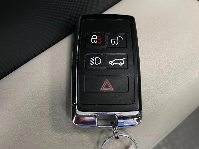 2024 Defender Vehicle Photo in Appleton, WI 54913