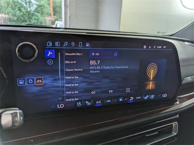 2024 Chevrolet Traverse Vehicle Photo in ENGLEWOOD, CO 80113-6708