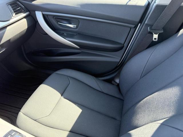 2018 BMW 320i xDrive Vehicle Photo in COLUMBIA, MO 65203-3903