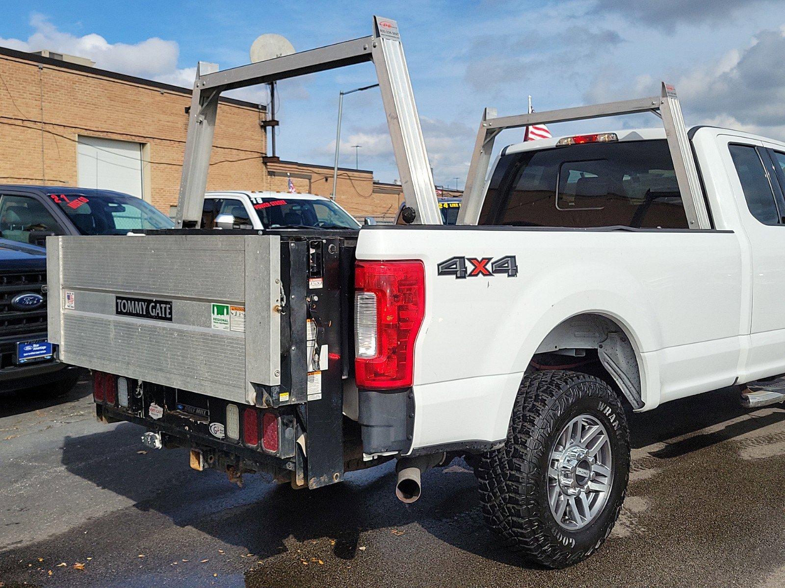 2017 Ford Super Duty F-250 SRW Vehicle Photo in Saint Charles, IL 60174