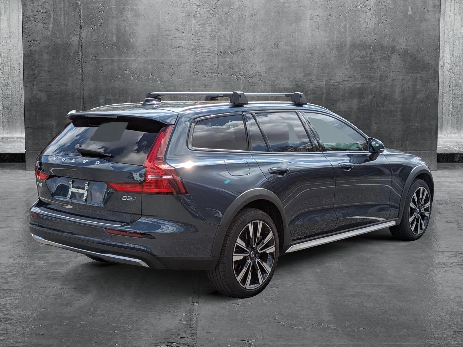 2023 Volvo V60 Cross Country Vehicle Photo in Clearwater, FL 33761